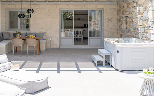 HONEYMOON VILLA WITH OUTDOOR HOT TUB